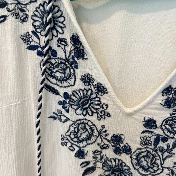 H&M White Blouse with Blue flowers, size 4 - Picture 7 of 7